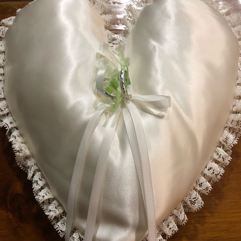 Like New Ring Bearers Pillow - Picture 2 of 3